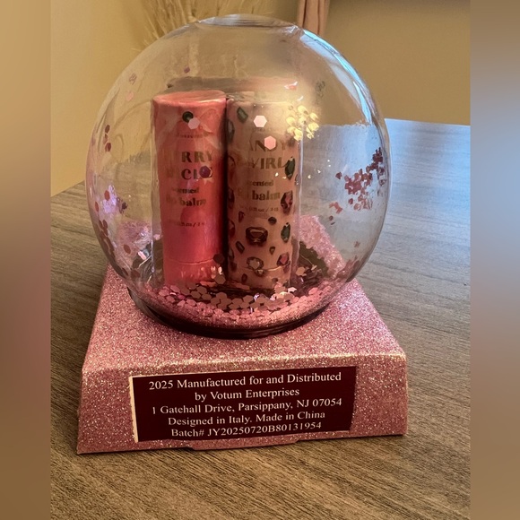 Lip Balm Collection - Set Of 4 In Decorative Gift Set Globe - Picture 4 of 7